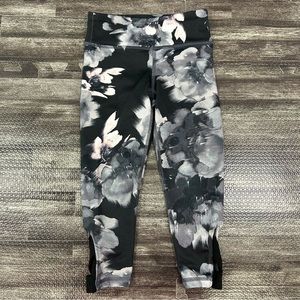 Girls Size XS (5) Old Navy Active Go Dry Gray Floral Print Athletic Leggings